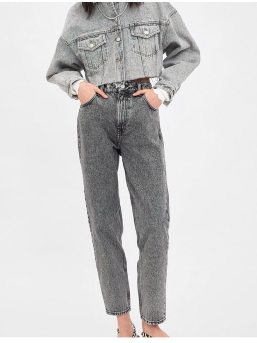 Zara High-Waist Black Washed Jeans size 6